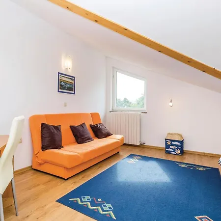 2 Bedroom Cozy In Ičići