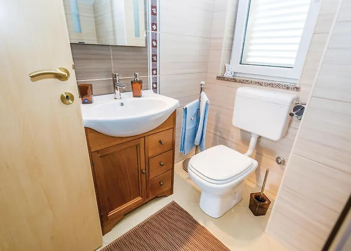2 Bedroom Cozy In