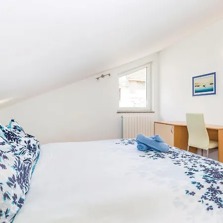2 Bedroom Cozy In Apartament Ičići